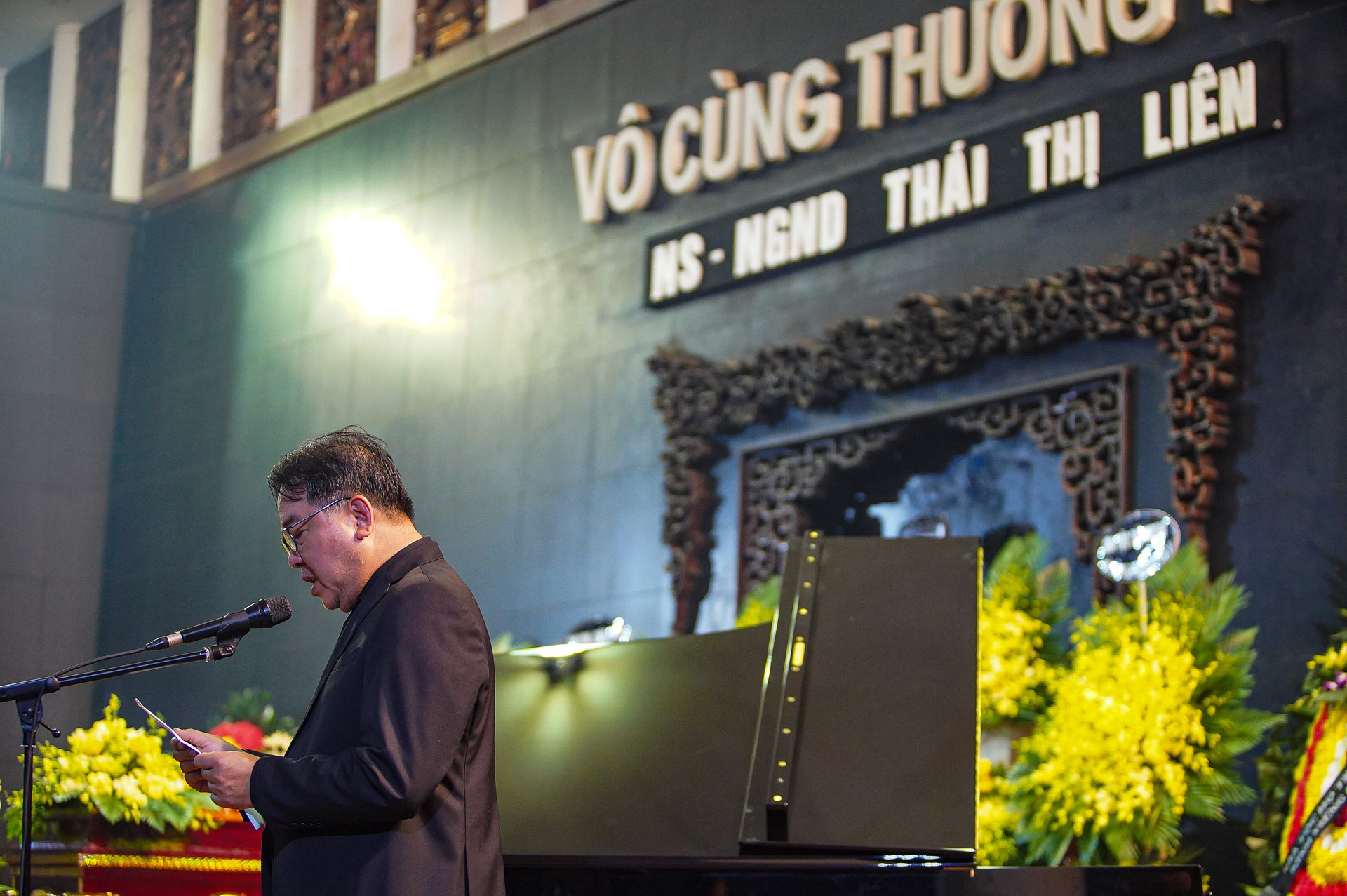 NS Đặng Thái Sơn chơi Hành khúc tang lễ tiễn biệt mẹ - NGND Thái Thị Liên - 13
