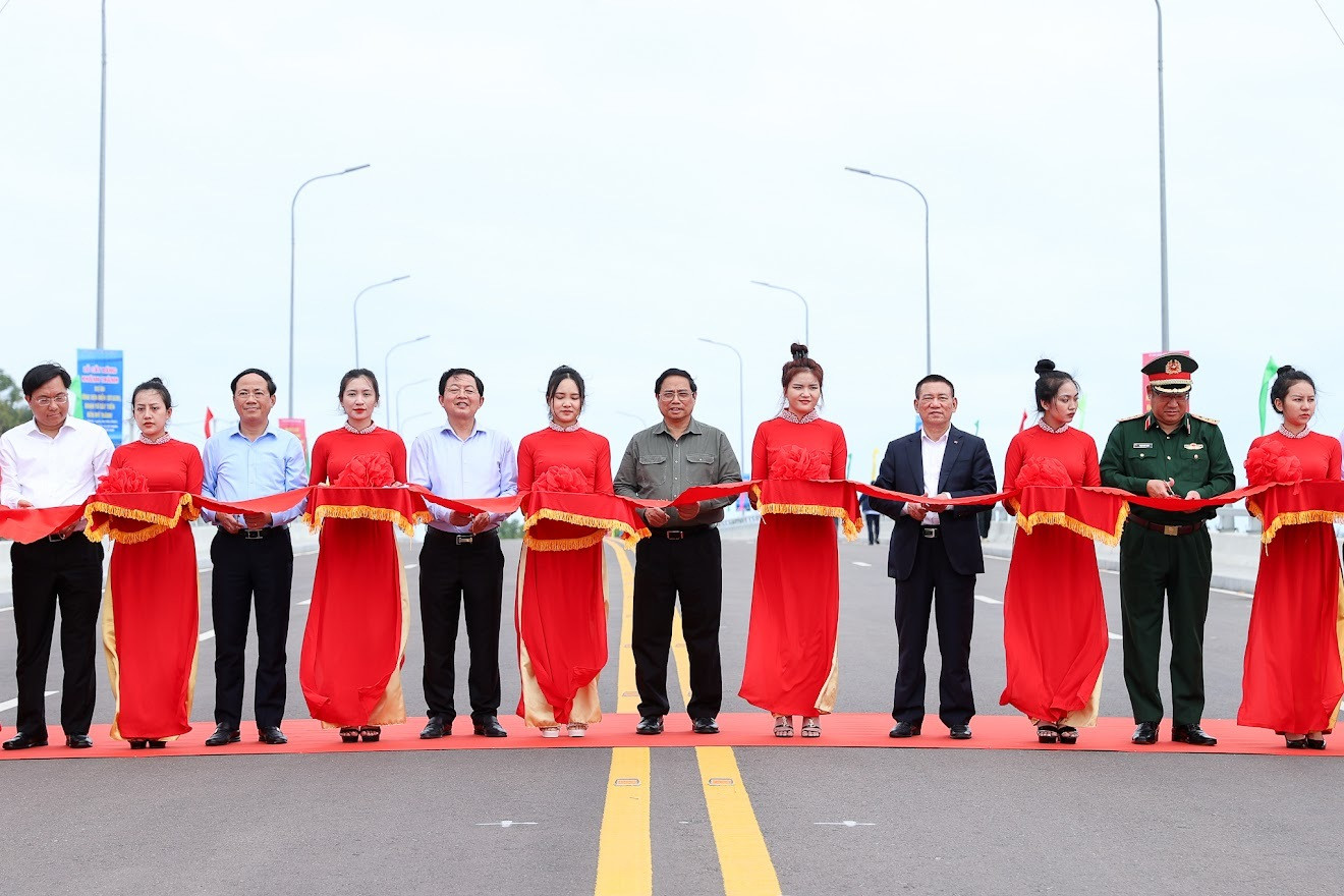 Thủ tướng khảo sát một số công trình, dự án lớn tại Bình Định - 6