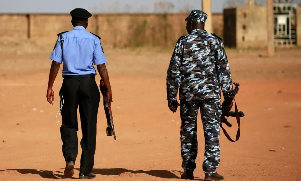 Băng trộm gia súc giết ít nhất 41 người ở Nigeria - 1