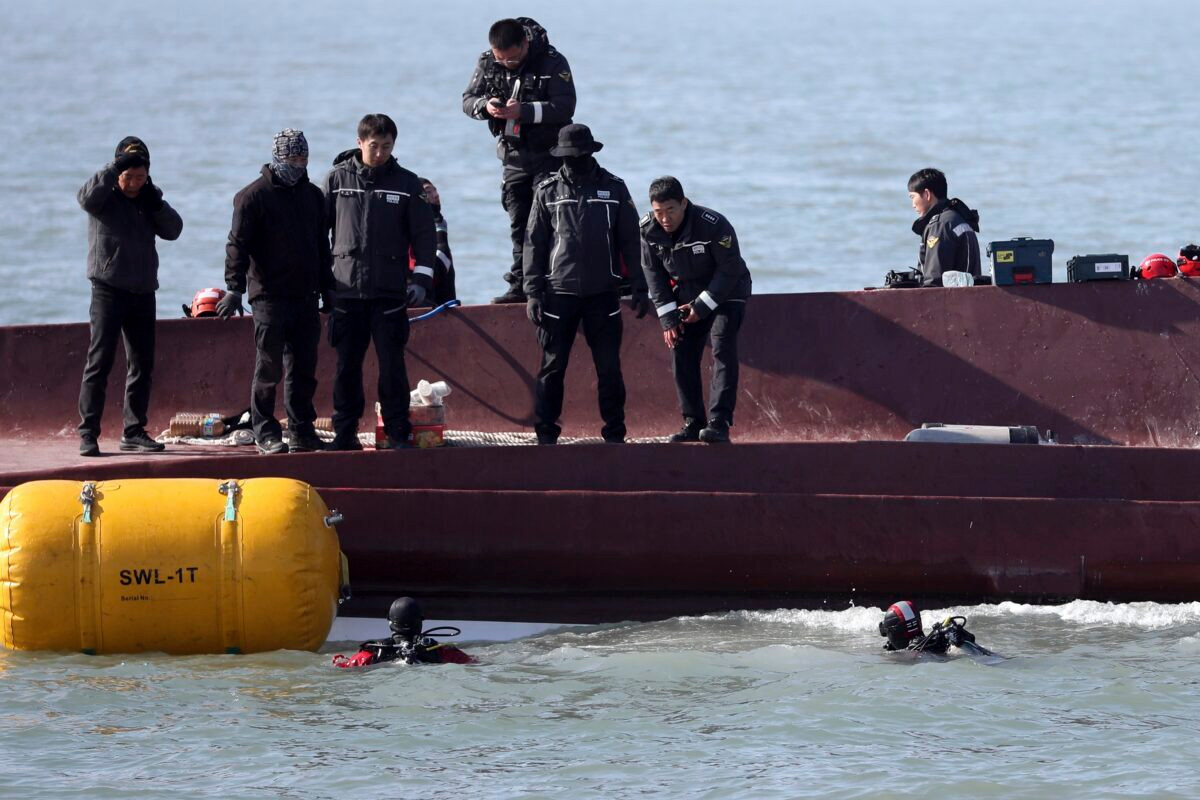 Việt Nam xác nhận 2 công dân mất tích trong vụ lật tàu cá ở Hàn Quốc  - 1
