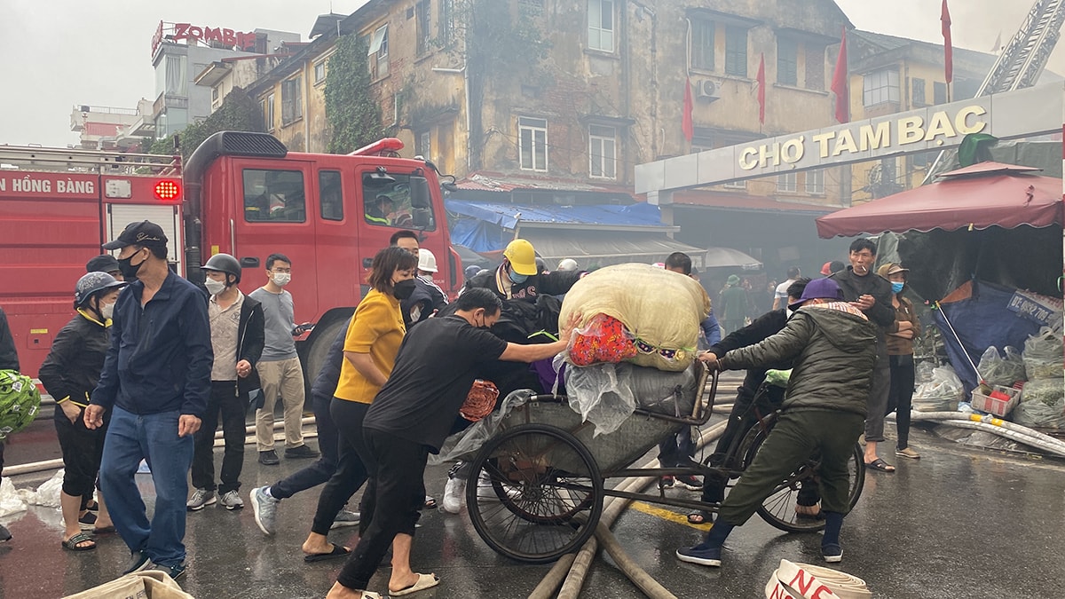 Tiểu thương chợ Tam Bạc, Hải Phòng: 'Chỉ qua một đêm mà mất hết rồi' - 2