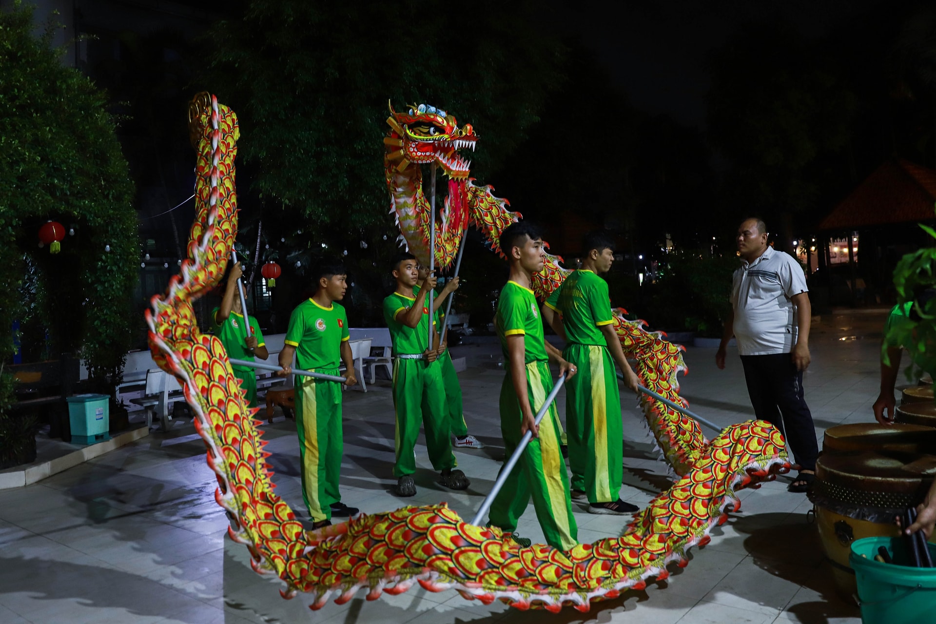 Chàng trai làm ba của hơn 200 đứa trẻ bụi đời - 3