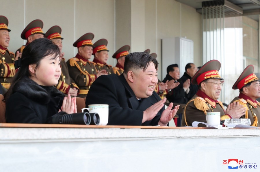 con gai Kim Jong Un anh 2