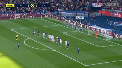 Messi lập siêu phẩm đá phạt, cứu rỗi PSG ảnh 1