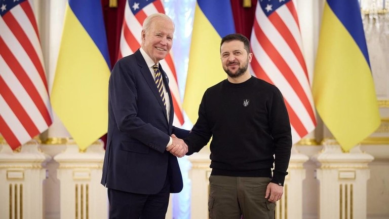 Tổng thống Biden bất ngờ đến Ukraine - 1