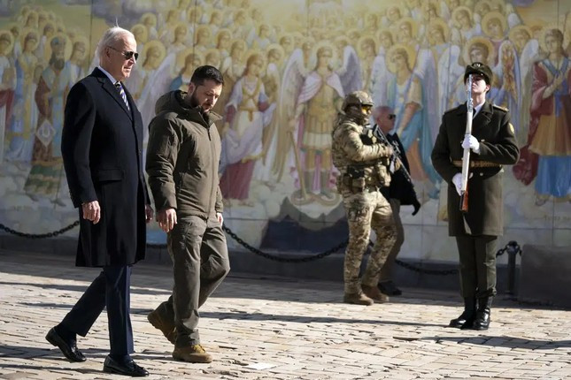Chuyện hậu trường chuyến thăm bất ngờ của Tổng thống Biden đến Ukraine ảnh 8