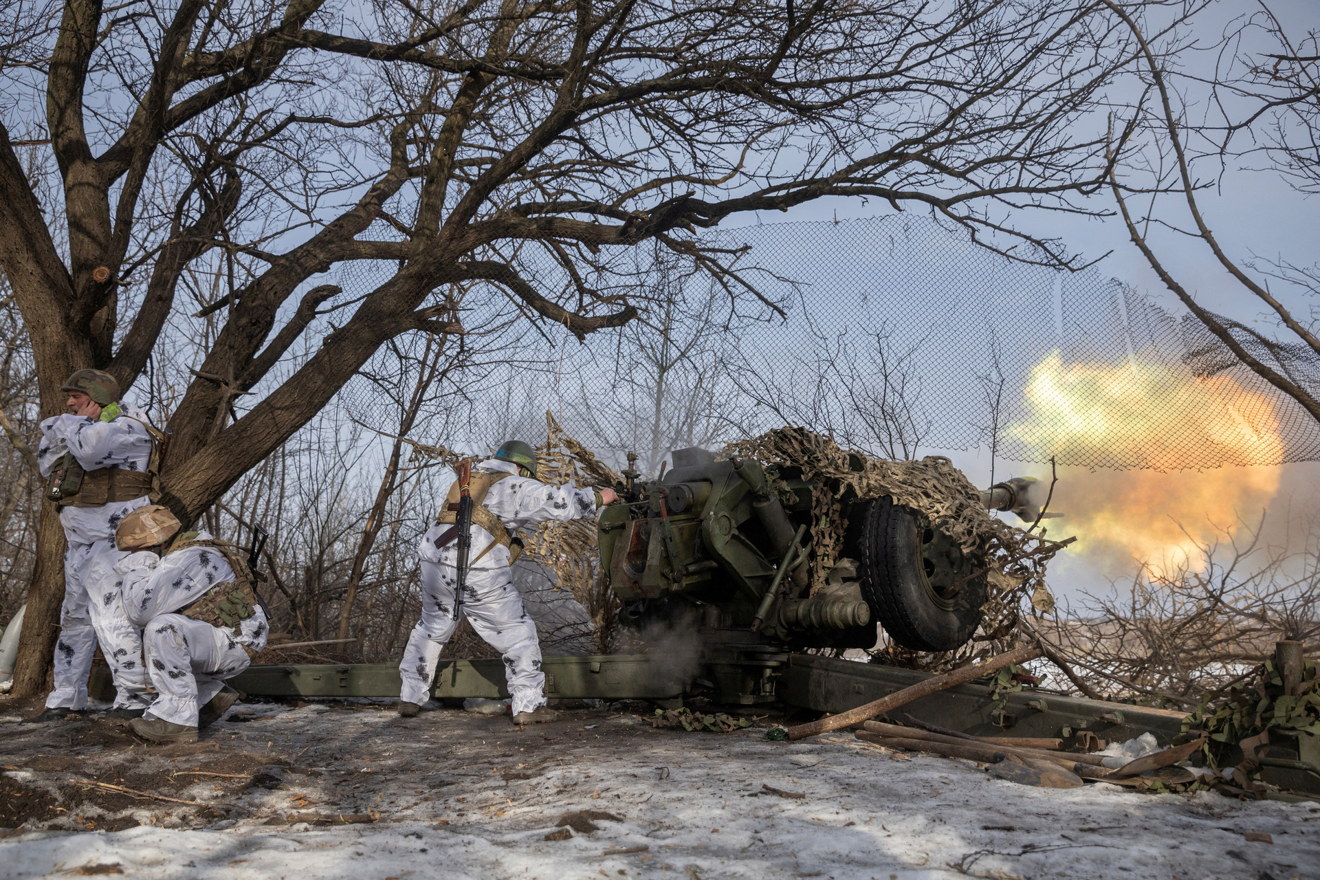 Ukraine phản công trên 5 mặt trận, phá hủy 9 xe tăng Nga trong một ngày - 1