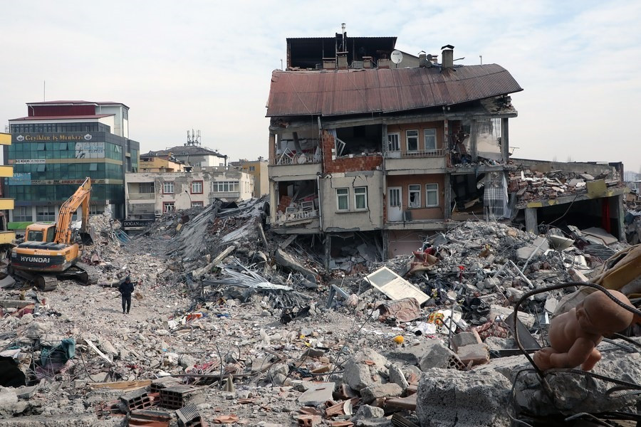Lại động đất ở Thổ Nhĩ Kỳ, hàng chục tòa nhà bị sập, 1 người chết