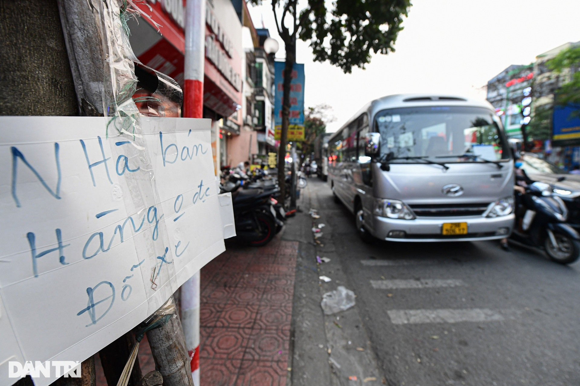 Khổ như đăng kiểm ở Hà Nội: Tài xế vạ vật, người dân xếp thùng đuổi xe - 6