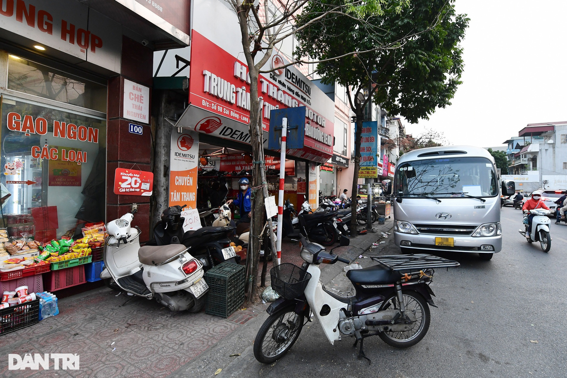 Khổ như đăng kiểm ở Hà Nội: Tài xế vạ vật, người dân xếp thùng đuổi xe - 7