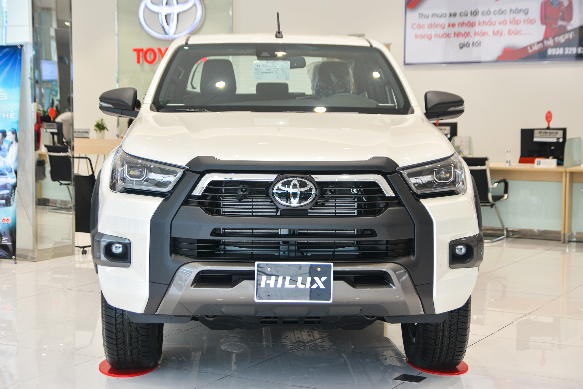 Toyota Hilux moi anh 1