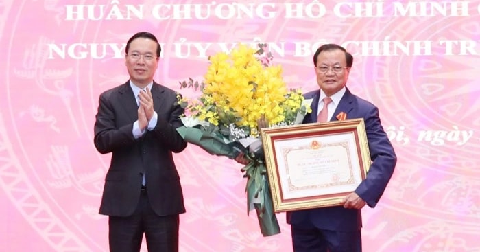 Chủ tịch nước trao Huân chương Hồ Chí Minh tặng ông Phạm Quang Nghị