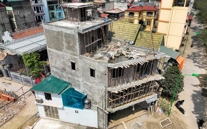Cận cảnh căn nhà có một cạnh chỉ khoảng gang tay trên tuyến đường 500 tỉ - Ảnh 7. Cận cảnh căn nhà có một cạnh chỉ khoảng gang tay trên tuyến đường 500 tỉ - Ảnh 7.