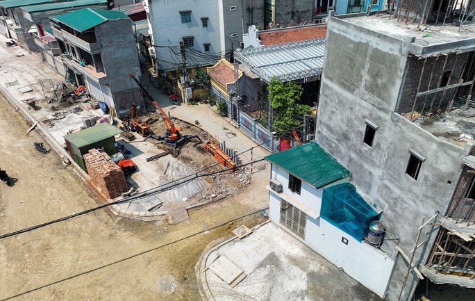 Cận cảnh căn nhà có một cạnh chỉ khoảng gang tay trên tuyến đường 500 tỉ - Ảnh 6. Cận cảnh căn nhà có một cạnh chỉ khoảng gang tay trên tuyến đường 500 tỉ - Ảnh 6.