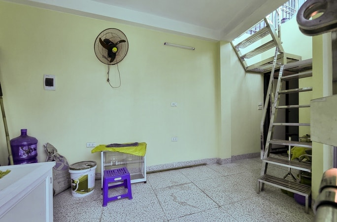 Cận cảnh căn nhà có một cạnh chỉ khoảng gang tay trên tuyến đường 500 tỉ - Ảnh 10. Cận cảnh căn nhà có một cạnh chỉ khoảng gang tay trên tuyến đường 500 tỉ - Ảnh 10.