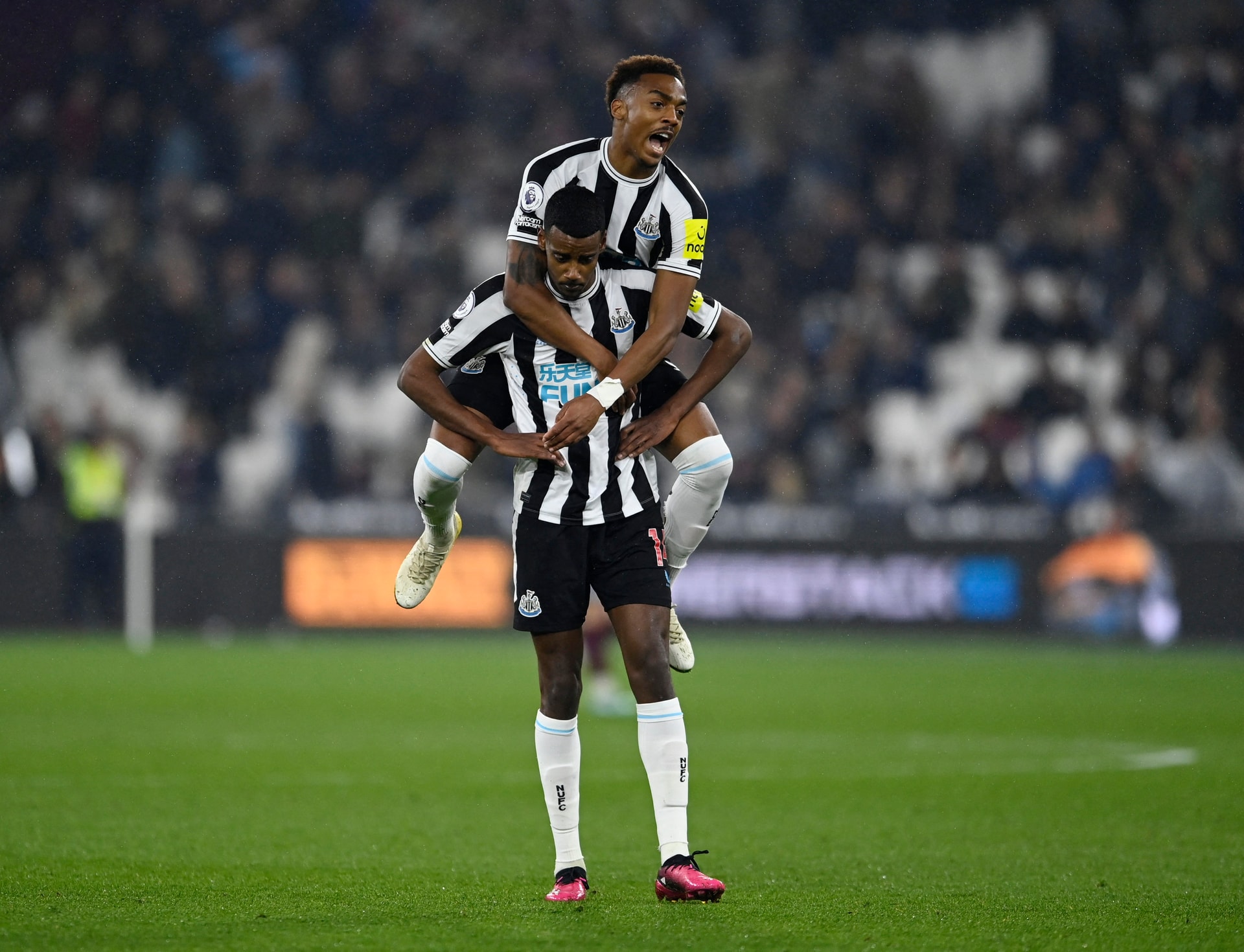 Newcastle dau West Ham anh 6
