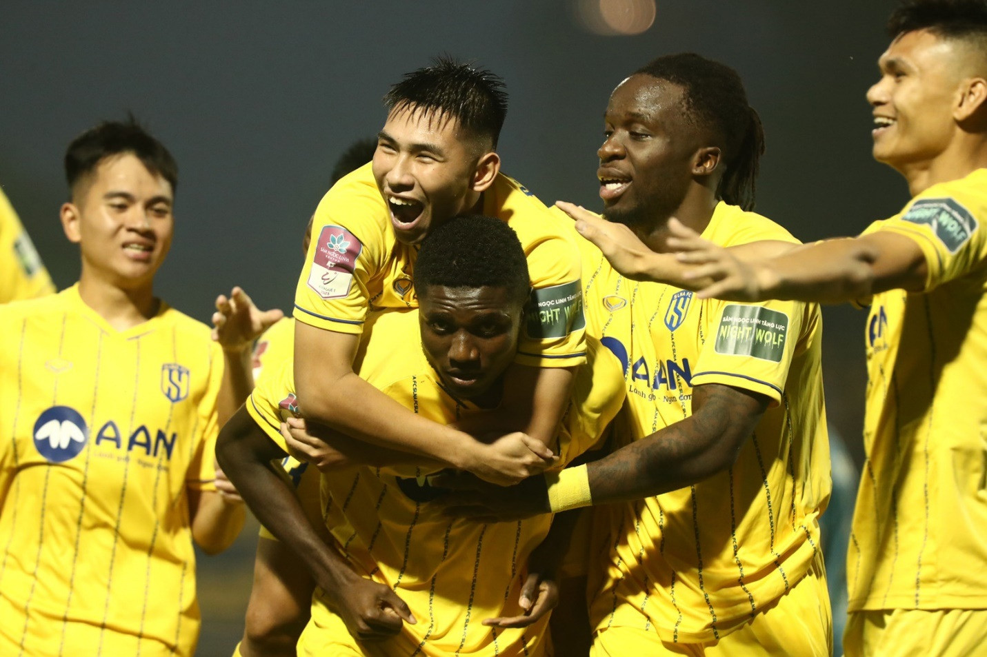 Đánh bại HA Gia Lai, SL Nghệ An có trận thắng đầu tiên ở V-League - 1