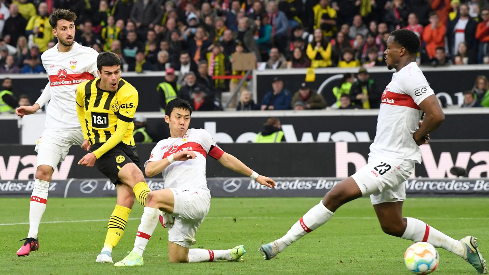 gio_reyna_scores_dortmund_stuttgart_2022-23_11zon.jpg