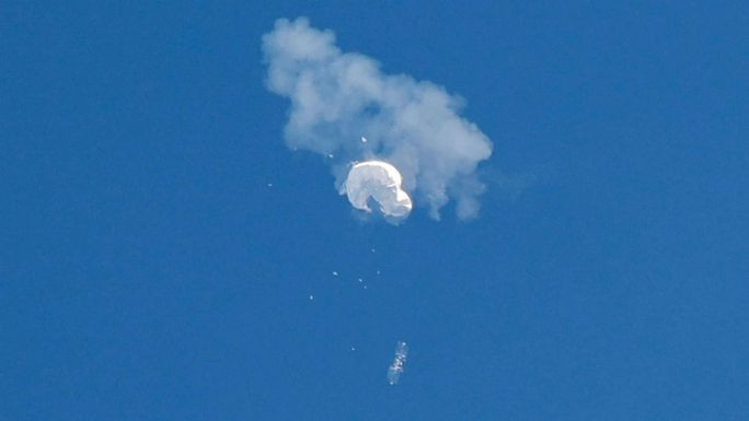 Tài liệu rò rỉ: Nhiều tiết lộ mới về khinh khí cầu Trung Quốc, một chiếc rơi xuống Biển Đông - Ảnh 1.