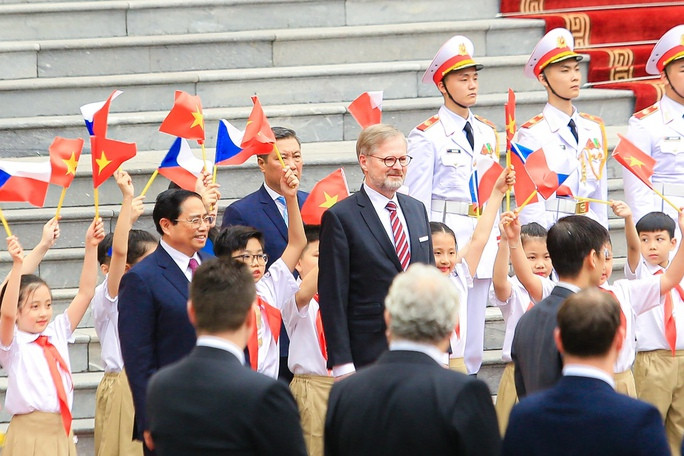 Cận cảnh lễ đón Thủ tướng Cộng hòa Czech thăm chính thức Việt Nam - Ảnh 2.
