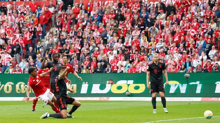 Bayern gay that vong anh 1