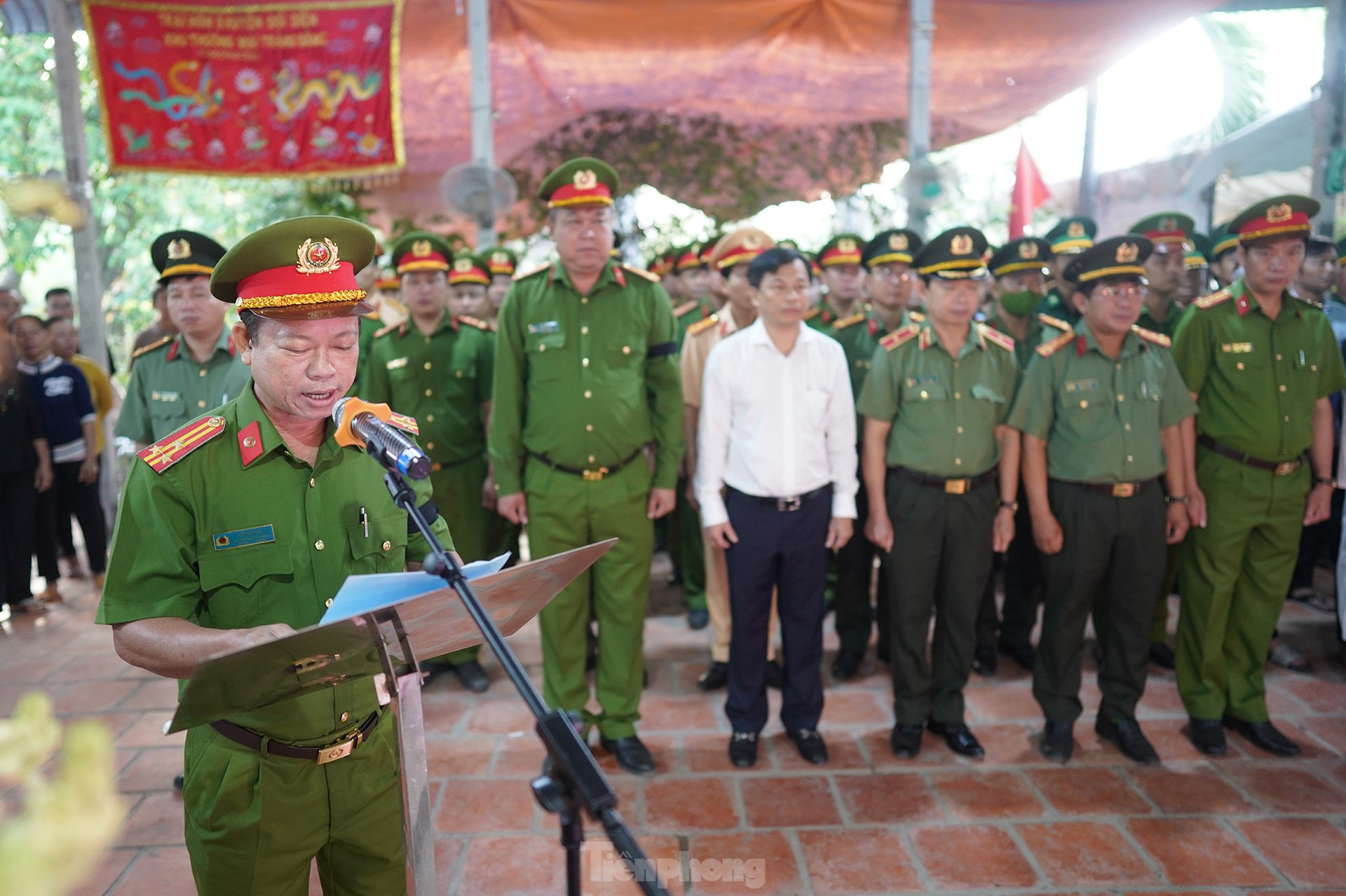 'Anh hãy nghỉ đi, nhiệm vụ có đồng đội anh thay thế, phụng dưỡng cha mẹ đã có em và anh chị' ảnh 2