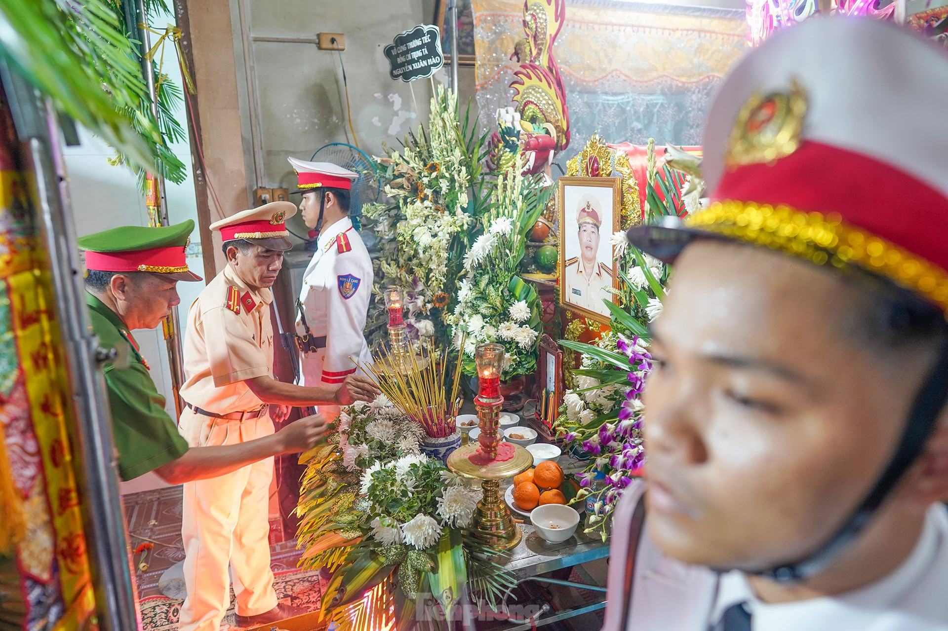 'Anh hãy nghỉ đi, nhiệm vụ có đồng đội anh thay thế, phụng dưỡng cha mẹ đã có em và anh chị' ảnh 6