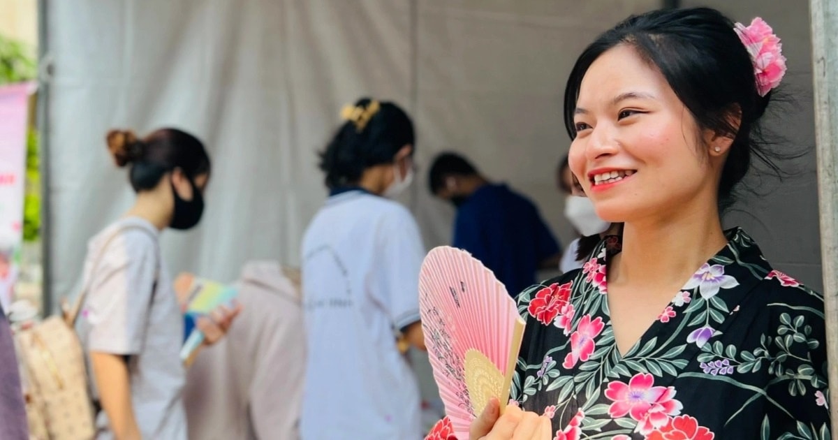 Hóa trang, nhảy múa, hát hò... mong tuyển được giáo viên mầm non