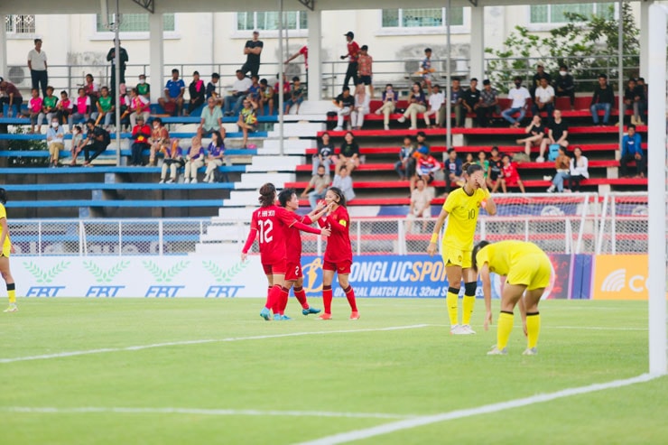 Video bóng đá ĐT nữ Việt Nam - Malaysia: Đẳng cấp chênh lệch, ra quân rực rỡ (SEA Games 32) - 3