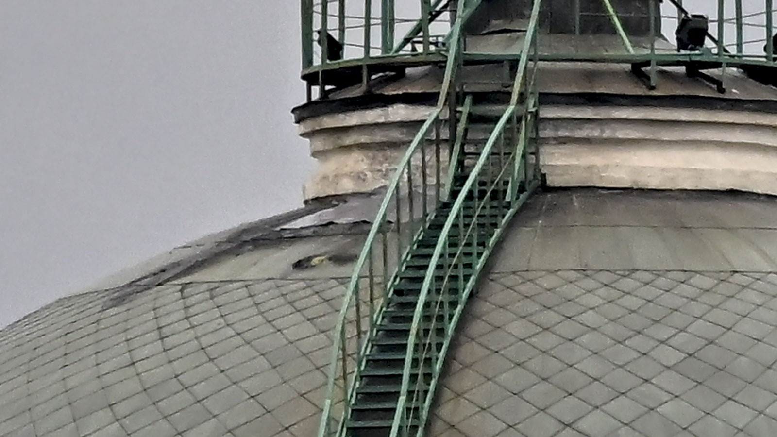 Nóc Điện Kremlin hư hại sau khi bị tập kích trong đêm - 1