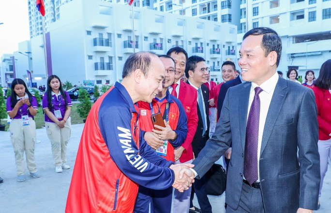 Phó Thủ tướng Trần Lưu Quang thăm đoàn Thể thao Việt Nam tại SEA Games 32 - Ảnh 6.