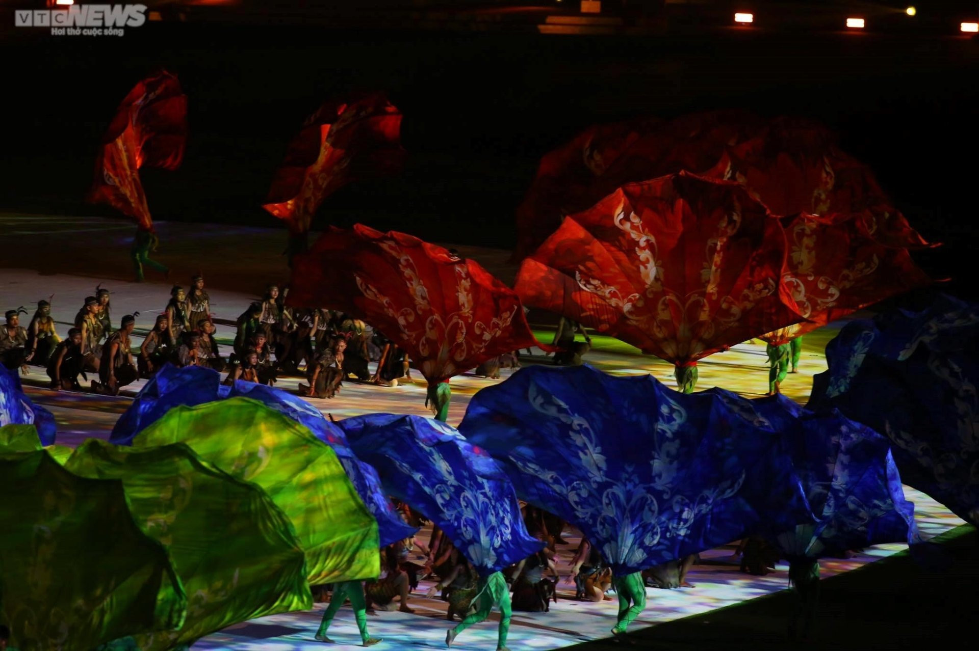 Khai mạc SEA Games 32 rực rỡ sắc màu, đẳng cấp Olympic - 5