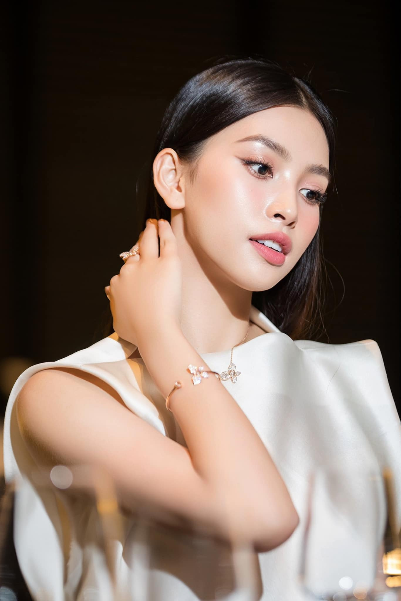 Hoa hậu tỷ lệ vàng Tiểu Vy: Sắc vóc thăng hạng, sống sang chảnh tuổi 23 - 2