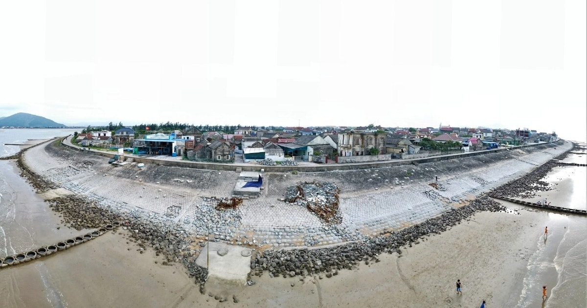 Kè biển bảo vệ hơn 5.000 người vỡ toác