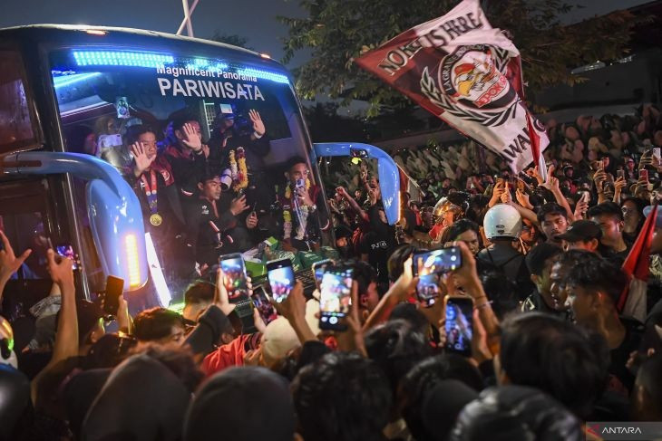 Choáng váng trước cảnh hàng nghìn người chào đón nhà vô địch U22 Indonesia - 6