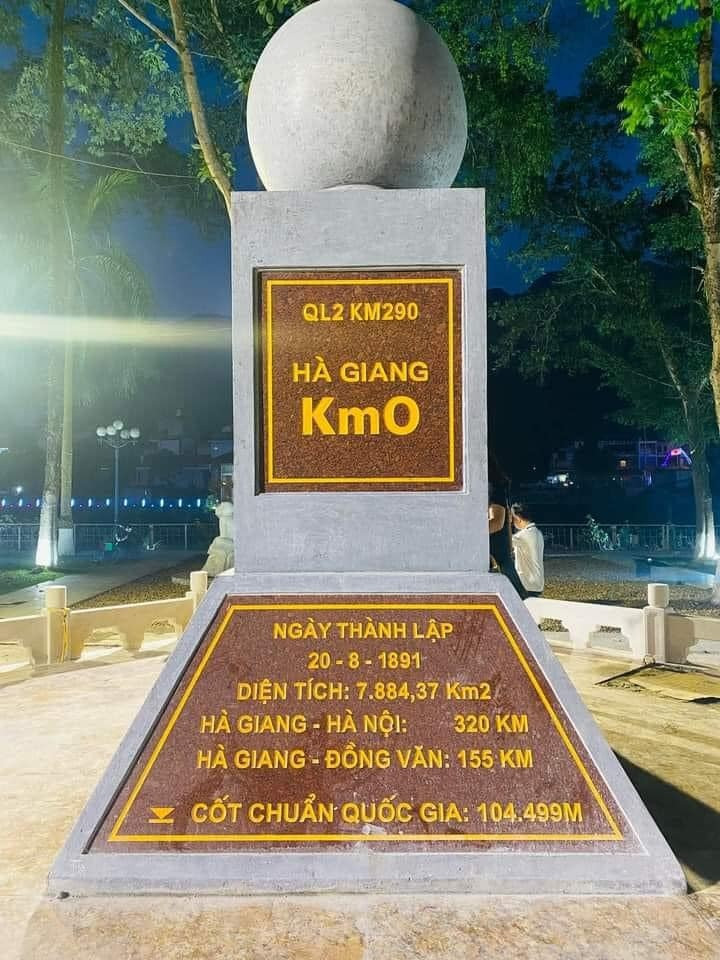 Cột mốc Km0 nổi tiếng ở Hà Giang bị nhổ bỏ, du khách ngẩn ngơ tiếc nuối - 2