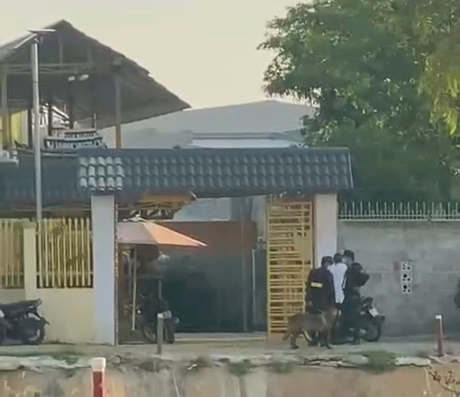 Hàng trăm cảnh sát bao vây nhà đại ca giang hồ ở TP Phan Thiết ảnh 1