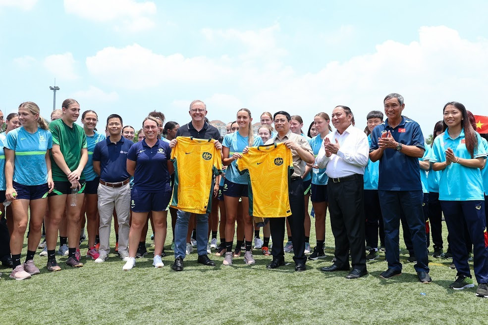 Thủ tướng Phạm Minh Chính và Thủ tướng Australia gặp 2 đội tuyển bóng đá nữ - 3