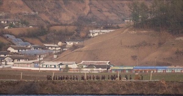 Chùm ảnh cuộc sống làng quê Triều Tiên nhìn từ bên kia biên giới