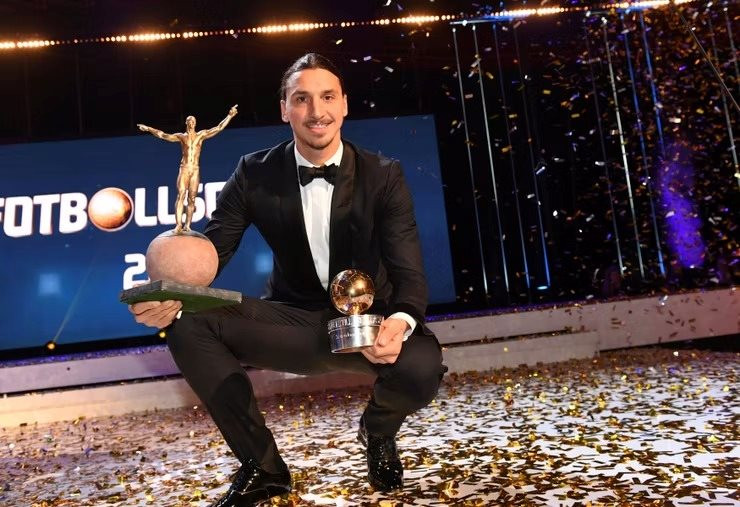 zlatan-ibrahimovic-winner-of-the-golden-ball-poses-during-swedish-football-gala-in-the-globe-arena-in-stockholm_11zon.jpg