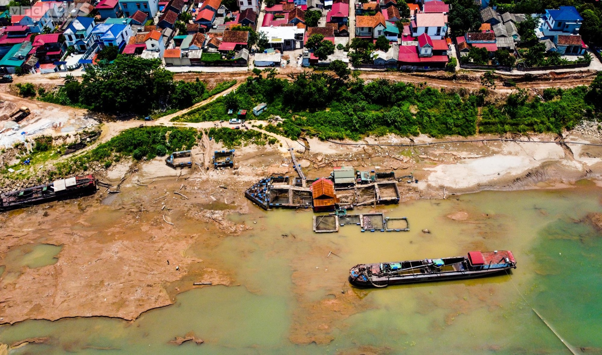 Sông Đà cạn trơ đáy: Người dân bất lực nhìn cá, hoa màu chết khô - 9