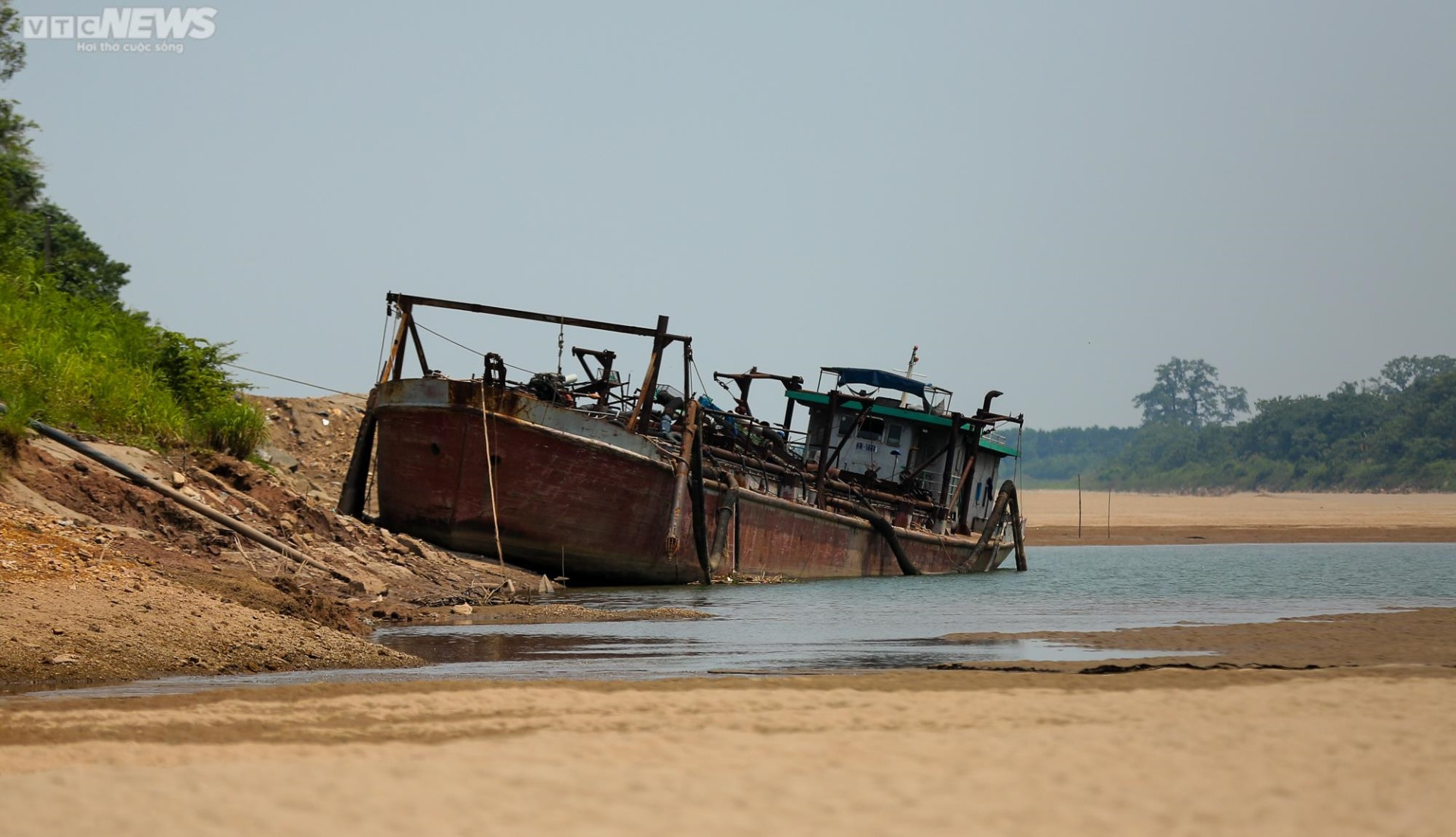 Sông Đà cạn trơ đáy: Người dân bất lực nhìn cá, hoa màu chết khô - 5