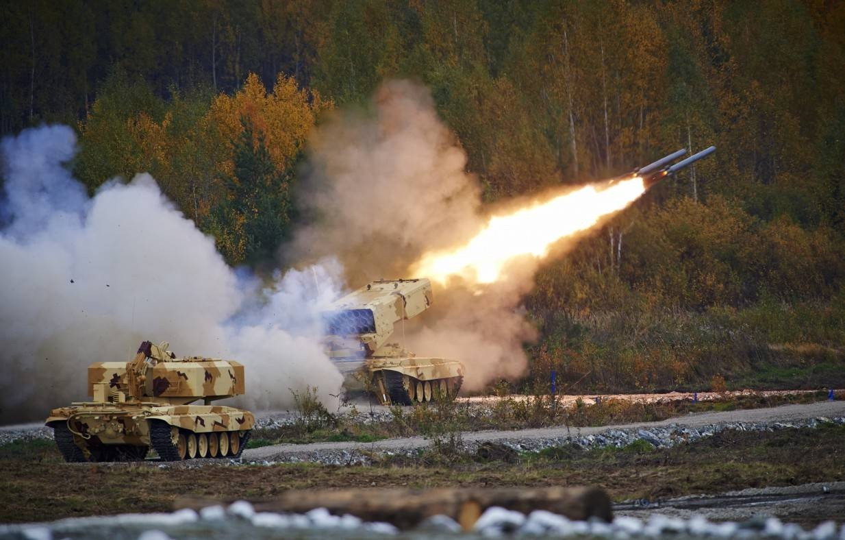 Pháo binh Ukraine tập kích, đánh nổ hỏa thần nhiệt áp của Nga - 2
