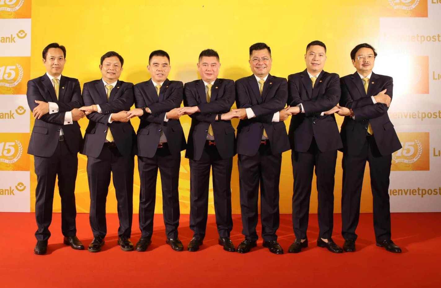 Những sếp là người thân của nhau trong ban lãnh đạo ngân hàng Việt - 3