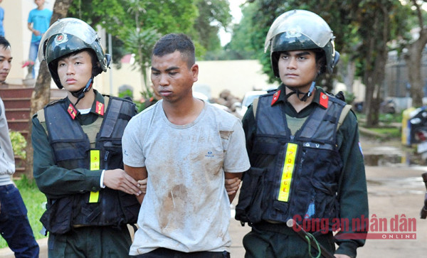 Bắt 26 đối tượng, thu giữ súng trường CKC trong vụ tấn công UBND xã ở Đắk Lắk -0