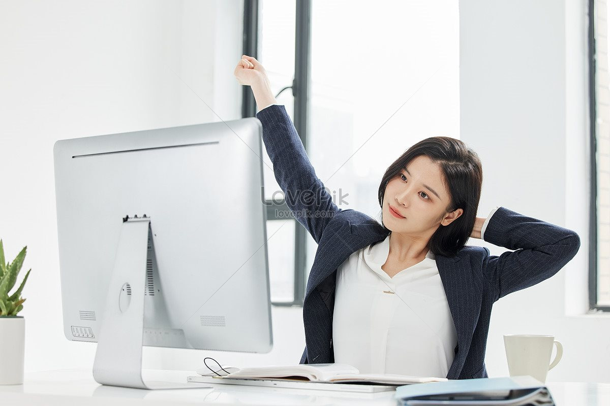 lovepik-business-woman-stretching-picture_502367430.jpg