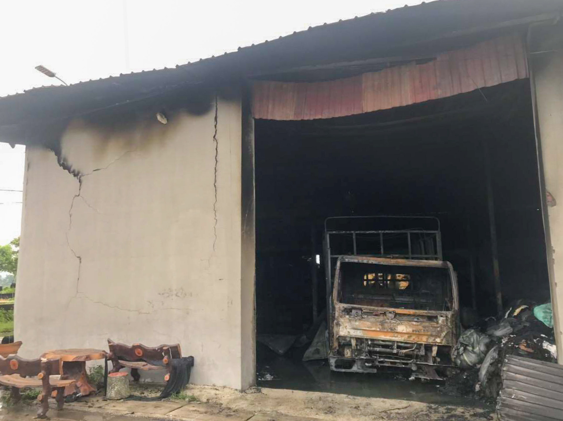 Bắc Giang: Cháy nhà lúc rạng sáng, 3 người trong gia đình chết thương tâm - 1