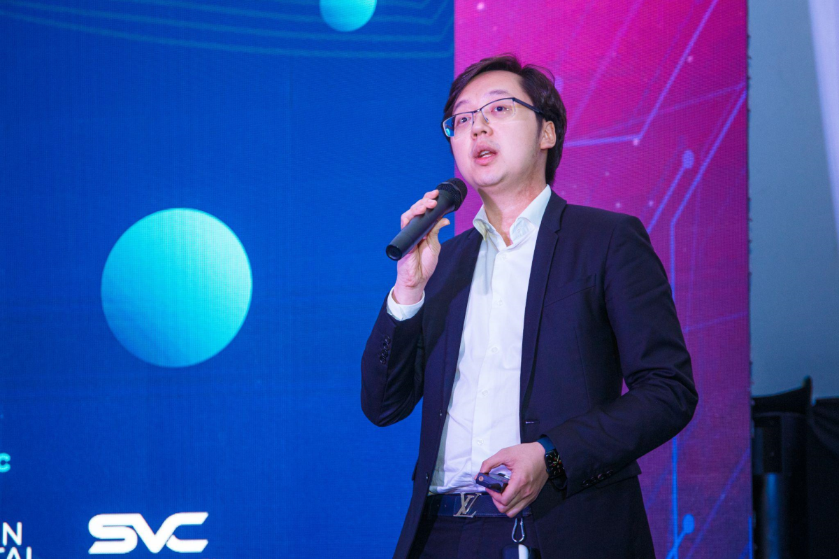 Ông Eric Hưng chia sẻ về SwitchUp tại Lễ kỷ niệm một năm ra mắt VBA. Ảnh: VBA