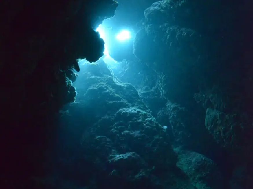Nơi sâu nhất của đại dương là ở đâu và sâu bao nhiêu? - 2