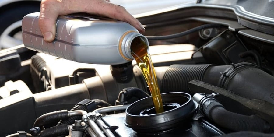 Không thay dầu cho hộp số ô tô định kỳ ảnh hưởng đến khả năng vận hành của động cơ. (Ảnh minh họa)